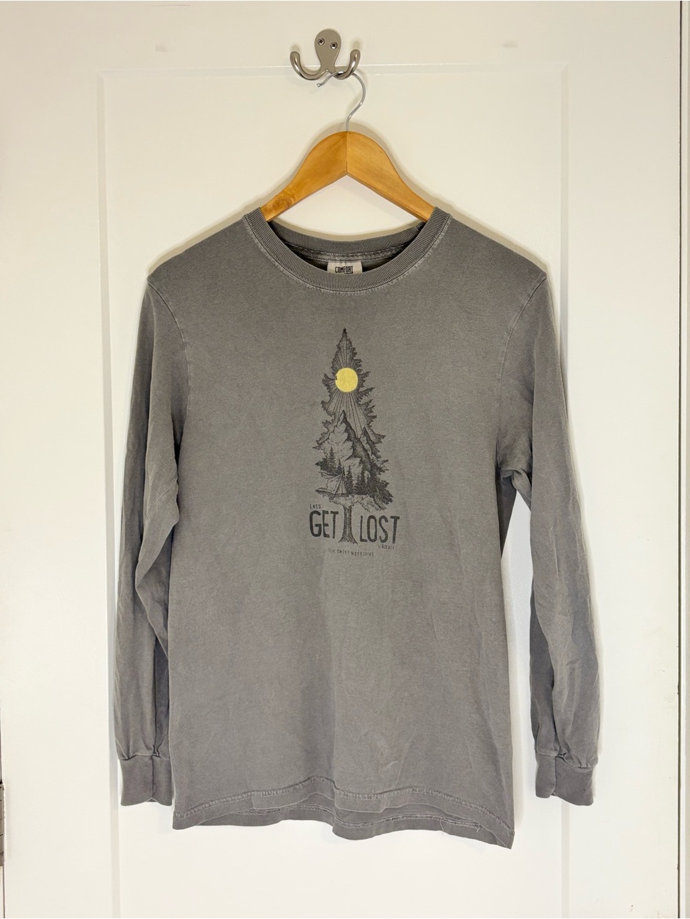 Comfort Colors Gray " Let’s Get Lost" Graphic Great Smoky Mountains Long-Sleeve